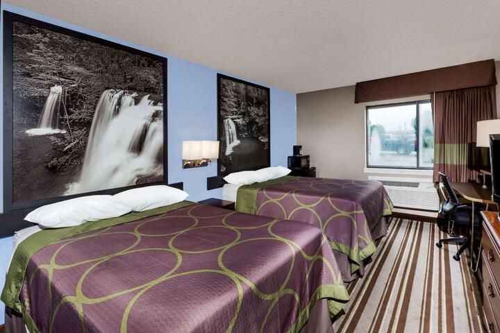 1 Queen Bed Accessible Room (2 of 5)