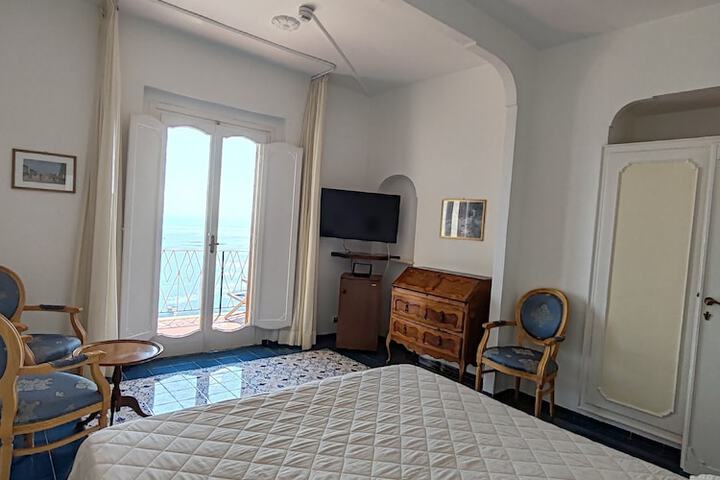 Room 11 of 42