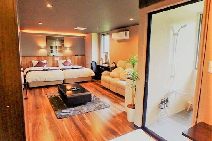 Room 6 of 83