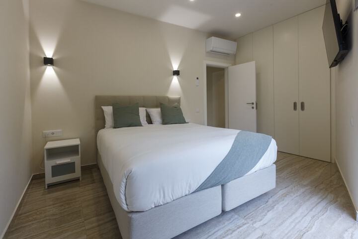Room 12 of 79