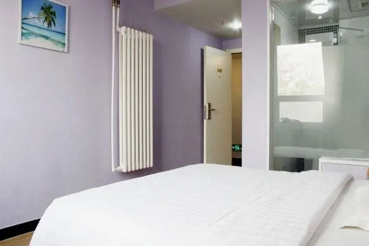 Room 5 of 9