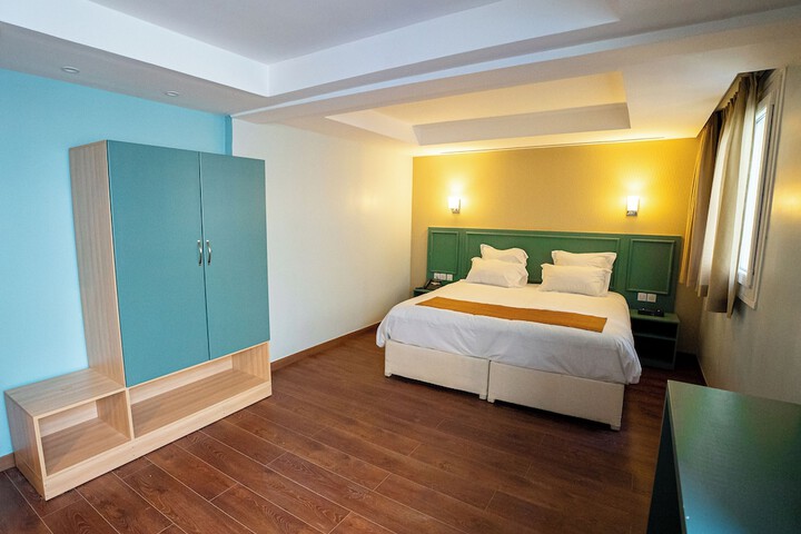 Room 11 of 47