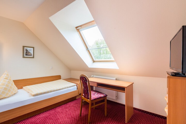 Room 7 of 24