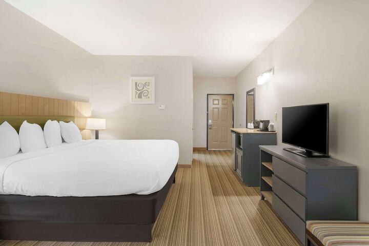1 King Bed (18 of 20)