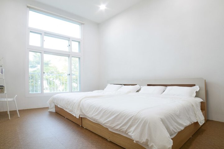 Room 5 of 125