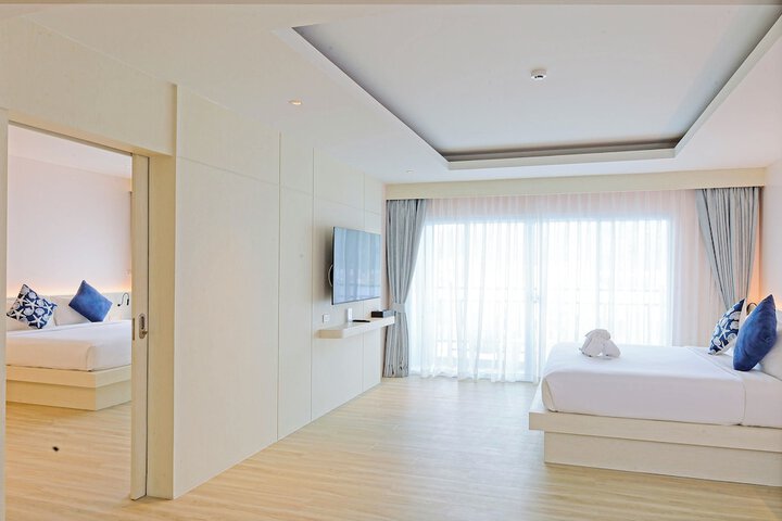 Room 6 of 126