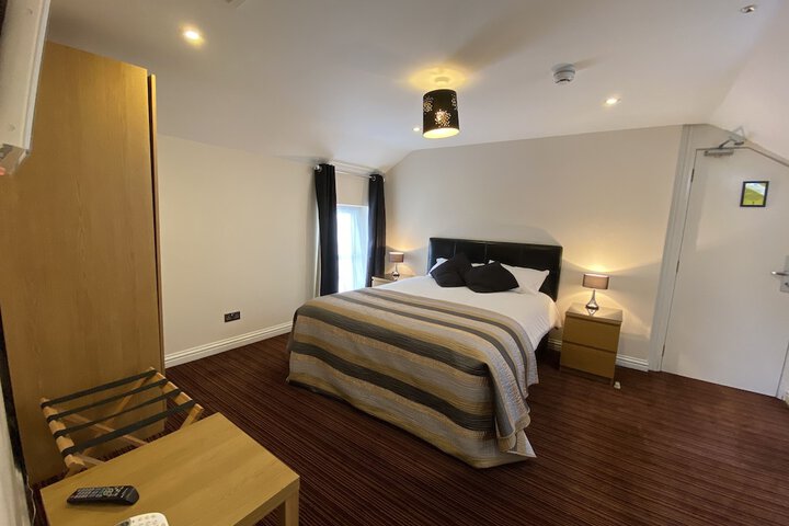 Room 5 of 77