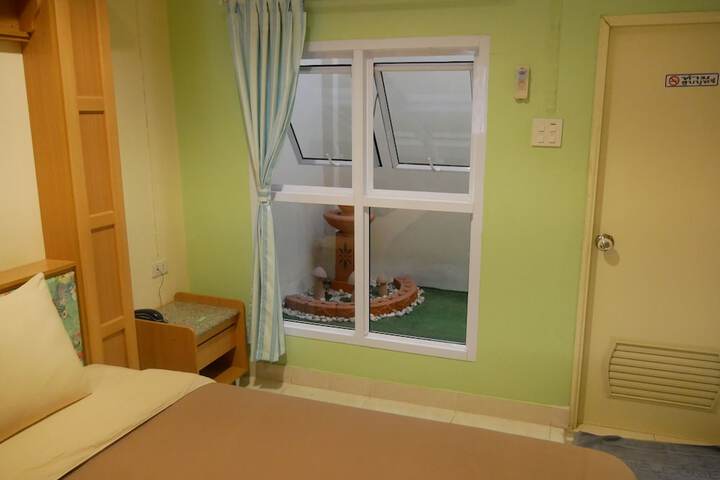 Room 12 of 32