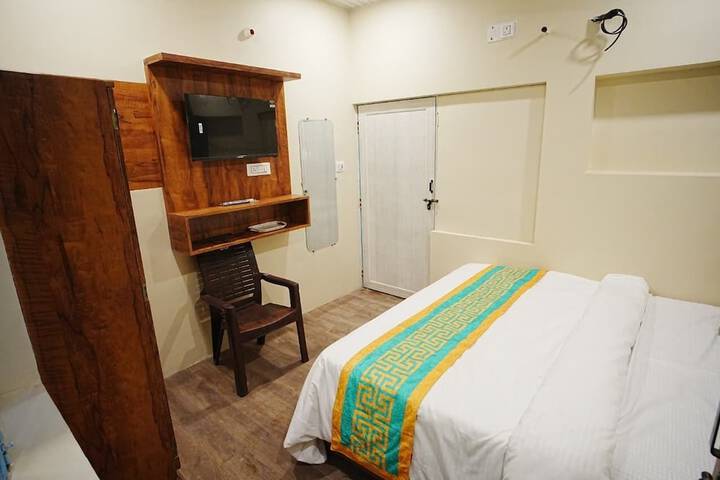 Room 4 of 15