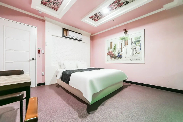 Room 3 of 23