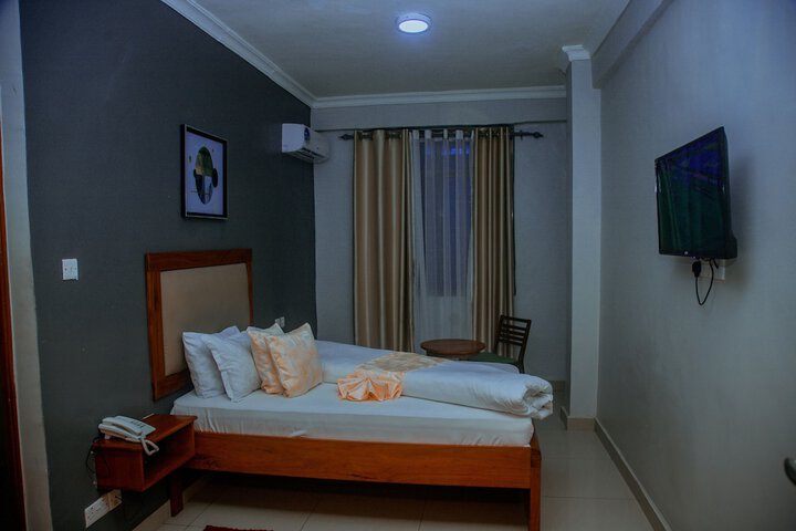 Room 30 of 66