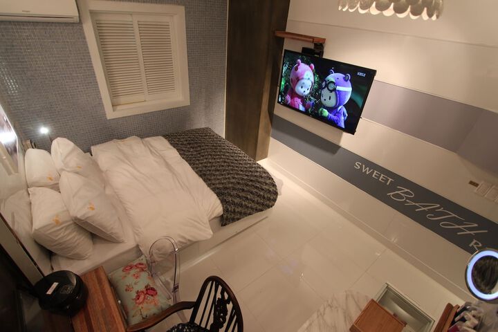 Room 42 of 68