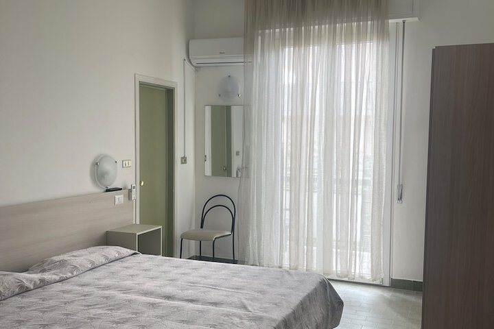 Room 8 of 31