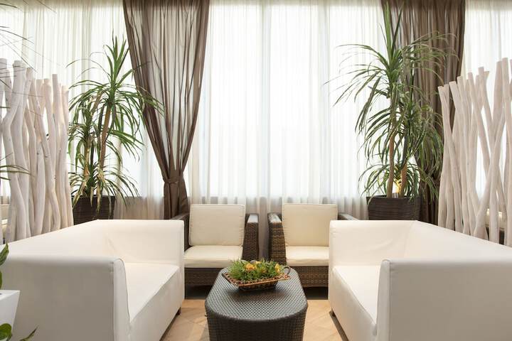 Hotel Interior 6 of 154