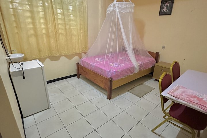 Room 5 of 16