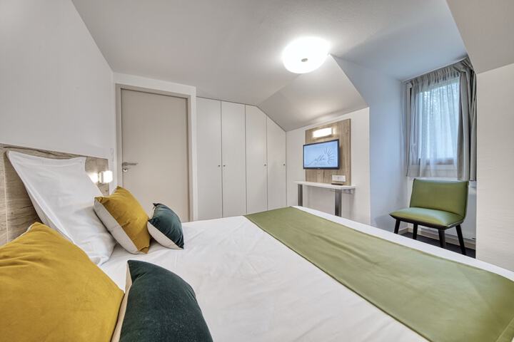 Room 6 of 37