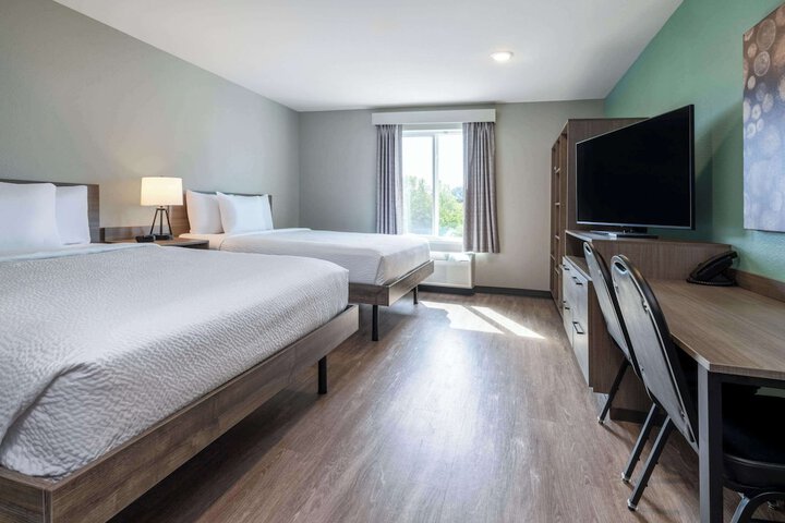 1 Queen Bed Mobility Accessible Bathtub with Grab Bars (3 of 27)