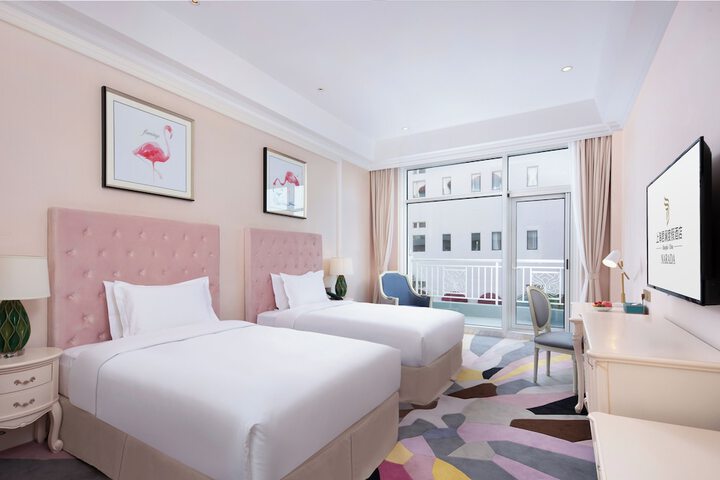 Room 50 of 101