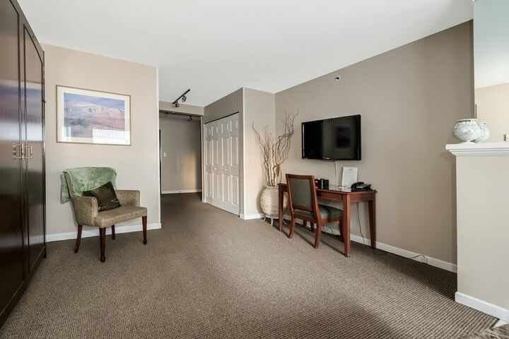 Room 52 of 82