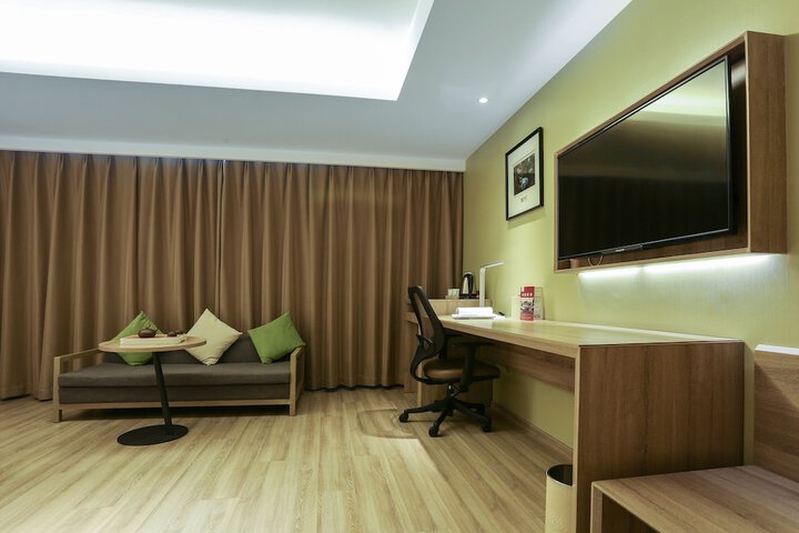 Room 10 of 60