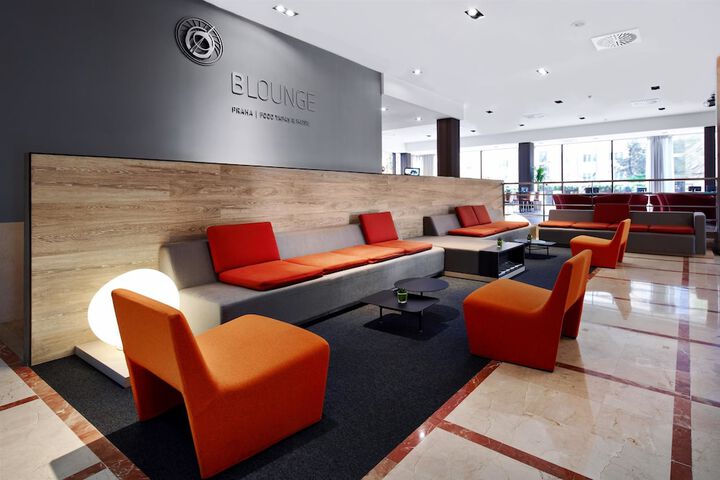 Entrance & Lobby