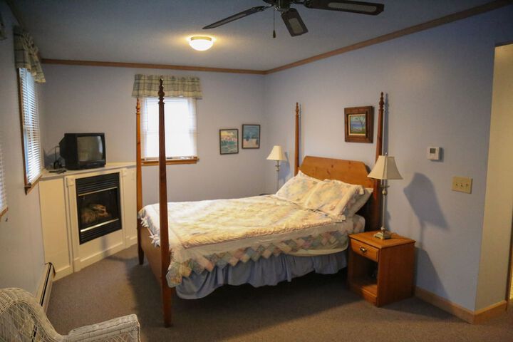 Room 5 of 165