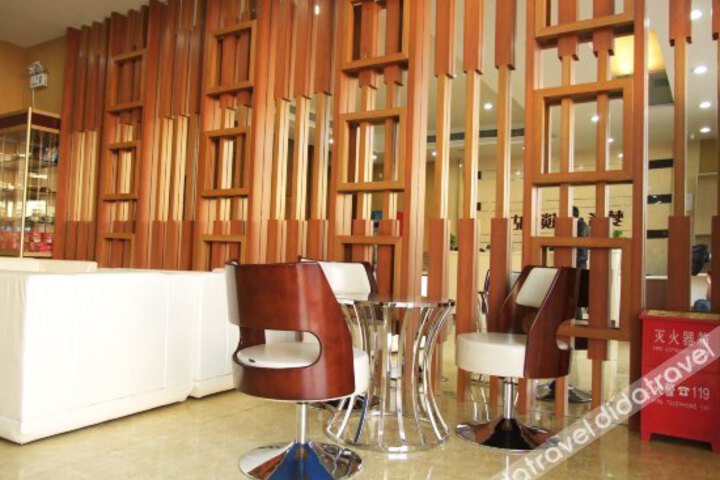 Mengzhe Hotel Chain (Langfang Wanda Railway Station)