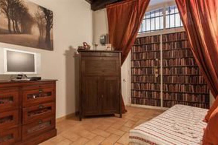Room 9 of 14
