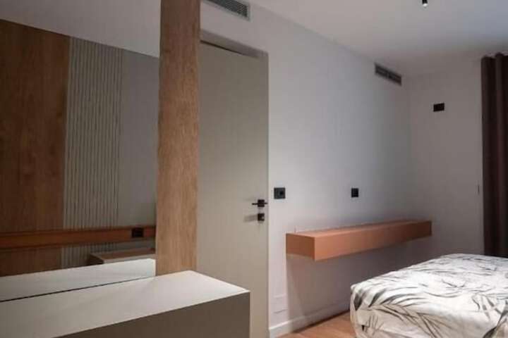 Room 27 of 95