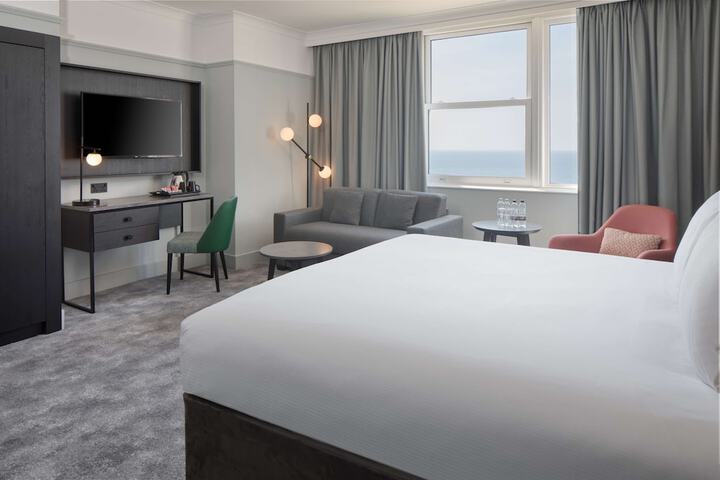 Room 55 of 182