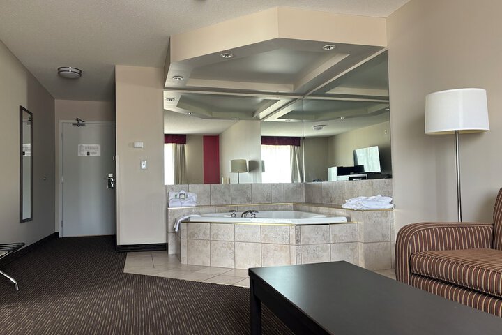 Room 28 of 65