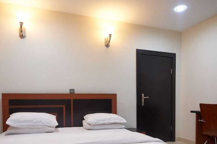 Room 2 of 3