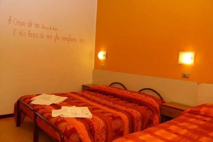 Room 6 of 11