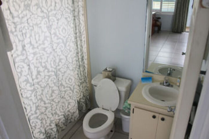 Room 5 of 82