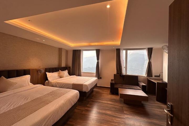 Room 7 of 32
