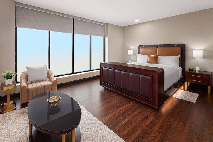 1 California King Bed Accessible Studio Suite Roll in Shower (10 of 20)