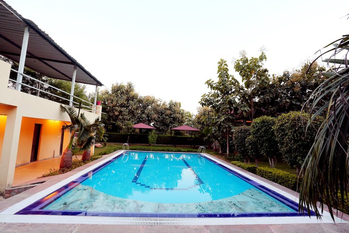 Pool 72 of 101