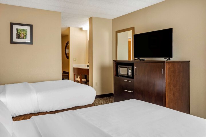 2 Double Beds (9 of 11)
