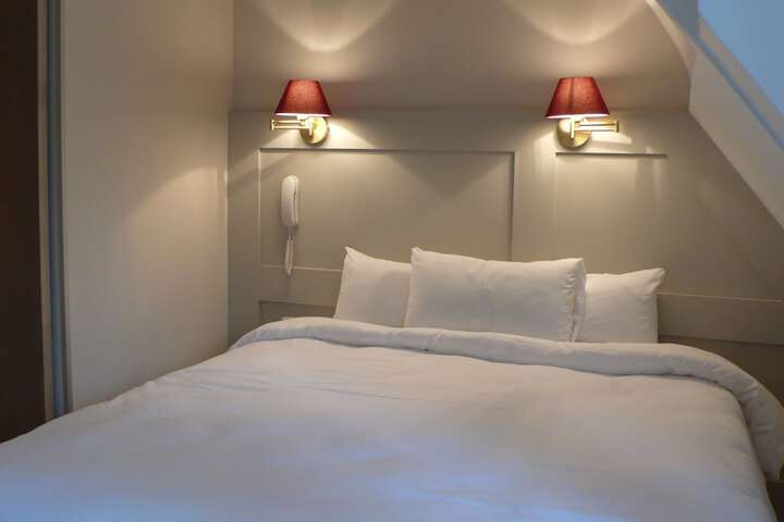 Room 13 of 26