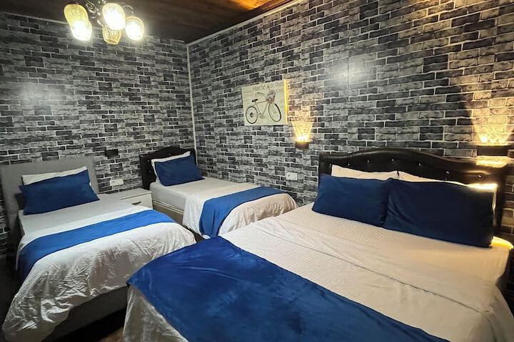 Room 6 of 10