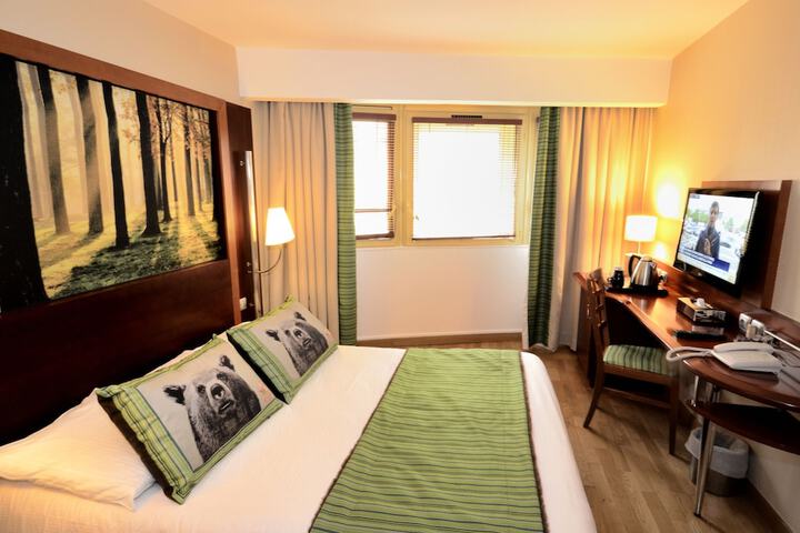 Room 7 of 33