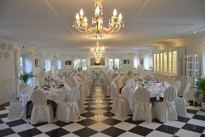 Ballroom/Hall 53 of 64
