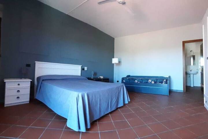 Room 4 of 16