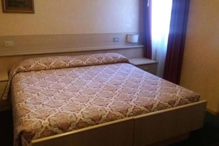 Room 17 of 46