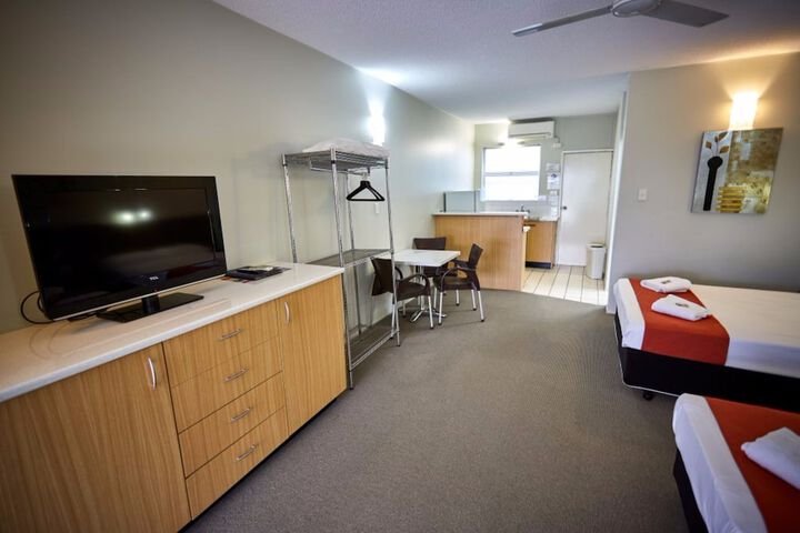 Room 4 of 32