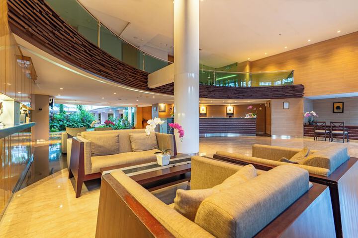 Entrance & Lobby