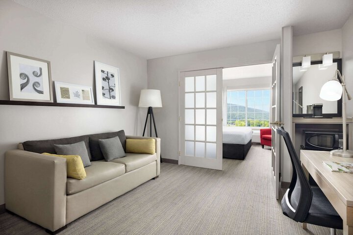 1 King Bed Suite (2 of 4)