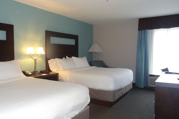 1 King Bed (1 of 18)