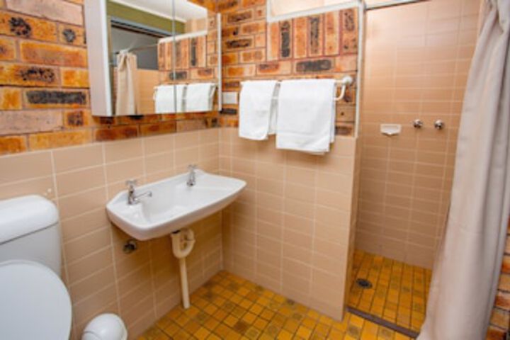 Room 157 of 213