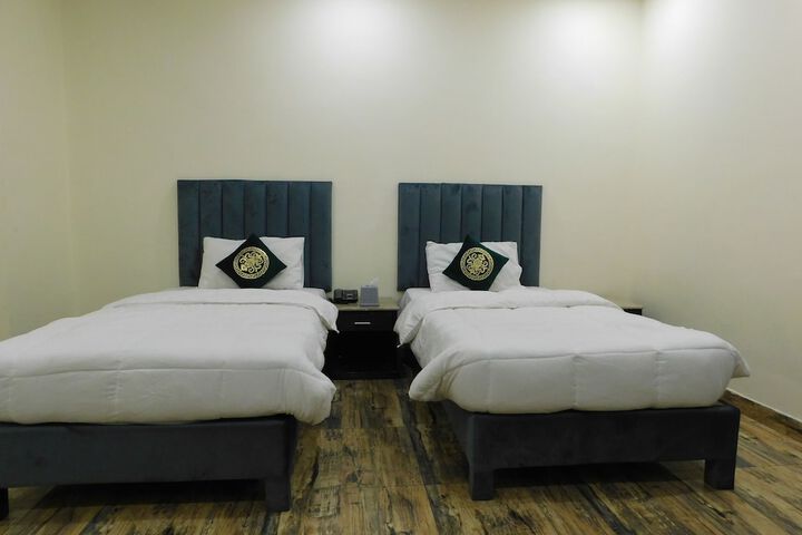 Room 8 of 9